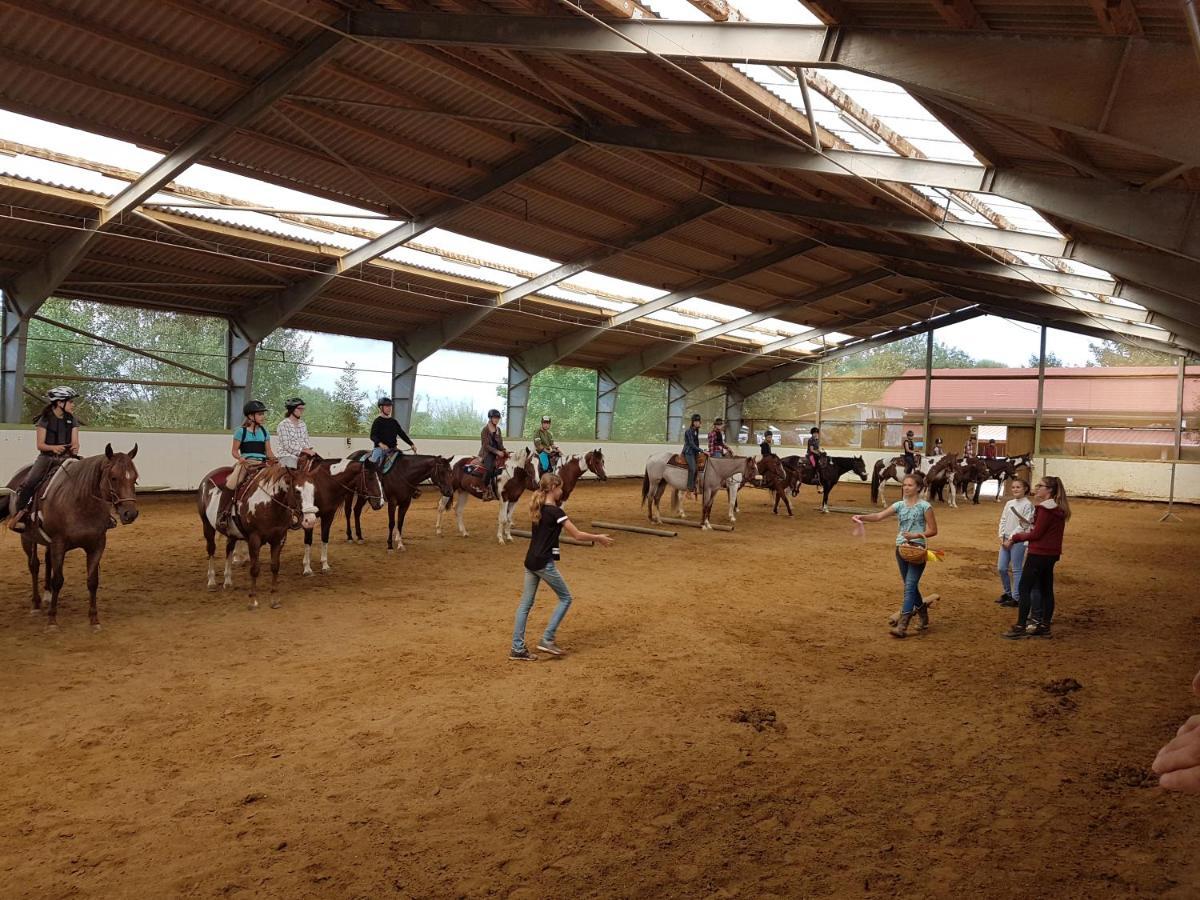לינה וארוחת בוקר ממינגן Chrom Ranch Reiterhof מראה חיצוני תמונה